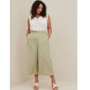 Torrid Cropped Linen Blend Pant Size 2